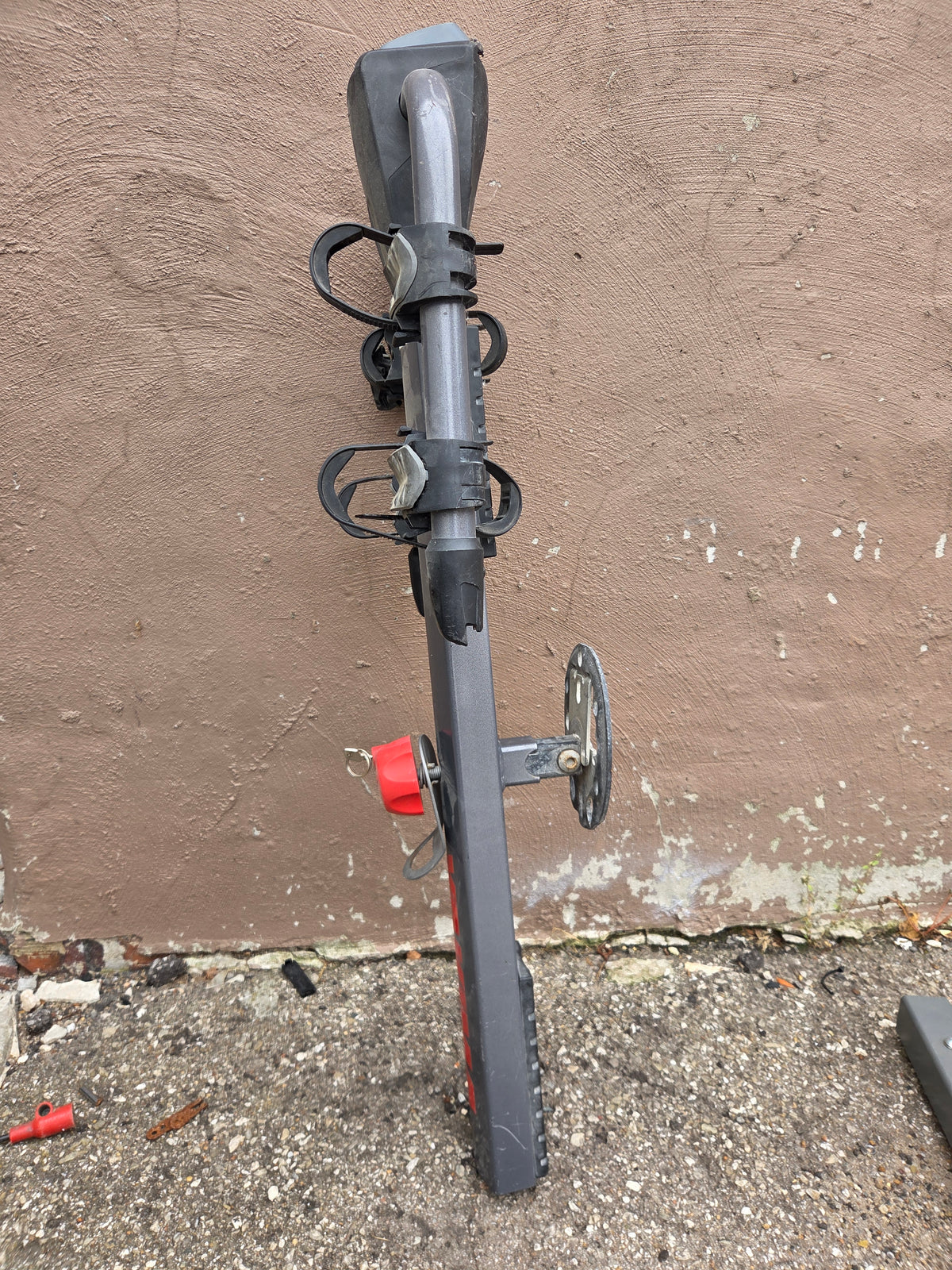 Yakima 2-Bike Hanging Spare Tire-Mounted Rack *Broken but Functional Key*