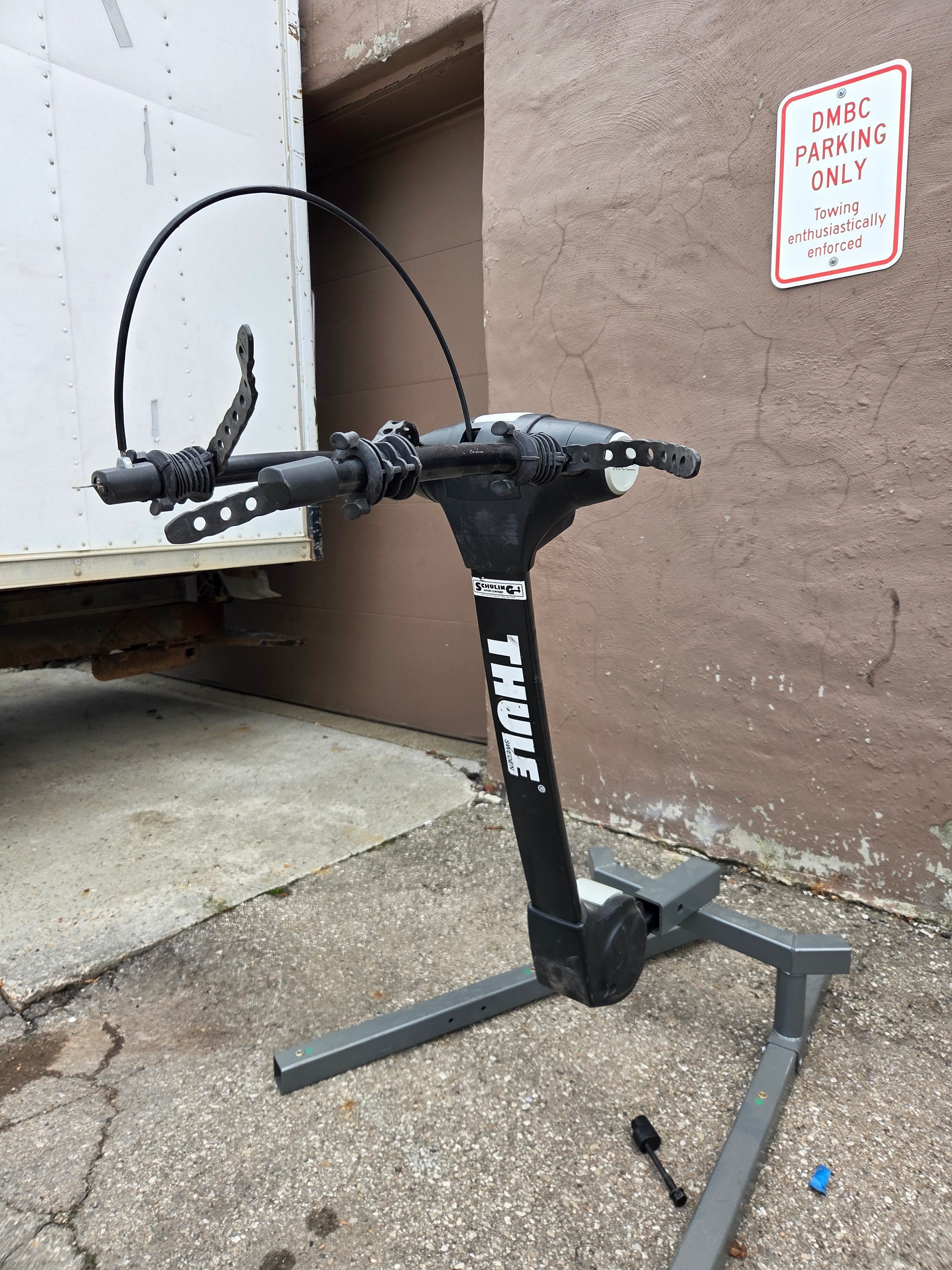 Thule 2-Bike 1 1/4" Hitch Rack with Lock
