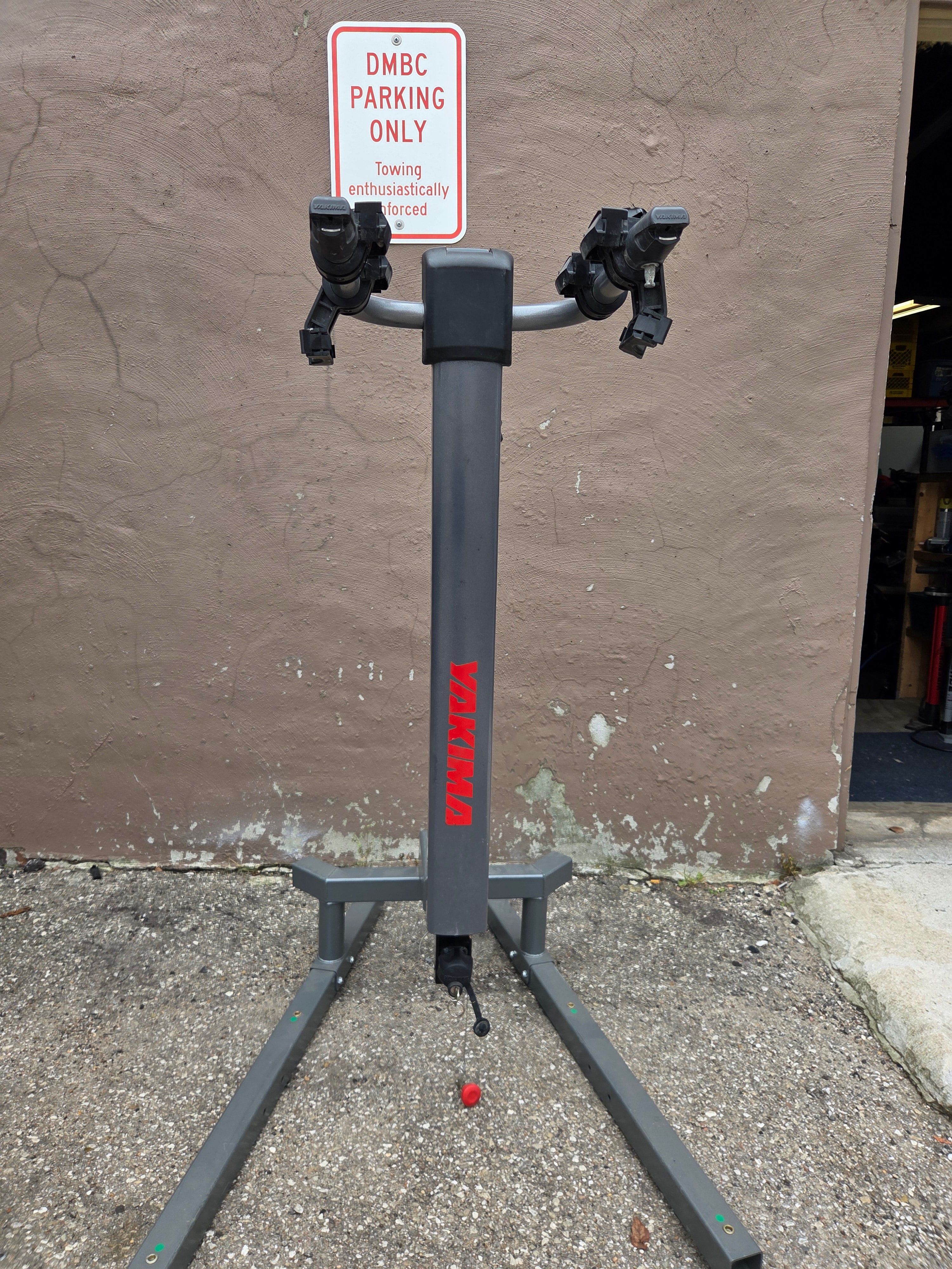 Yakima 2-Bike Hanging 1 1/4" Hitch Rack with Adapter *Needs Straps*