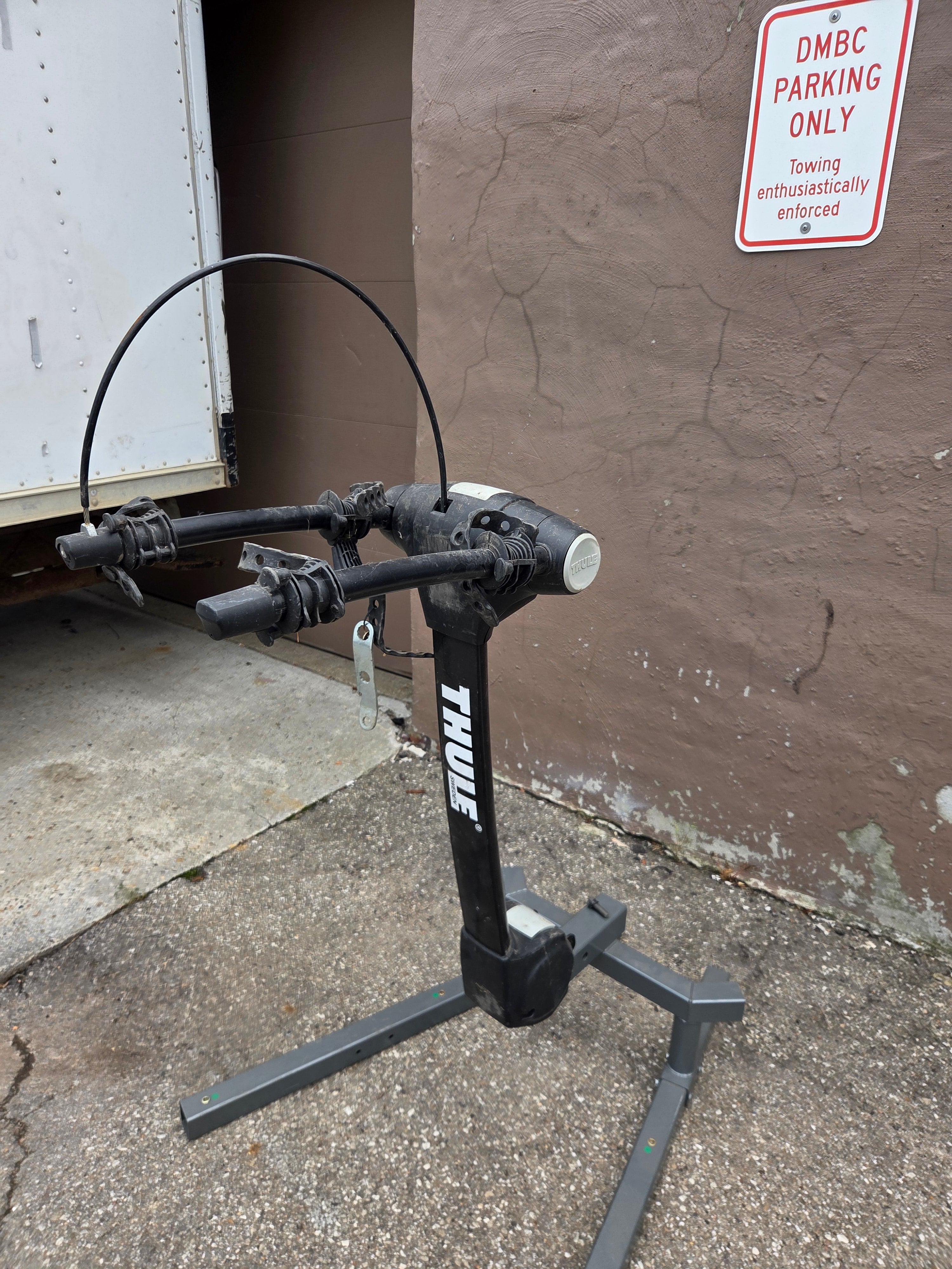Thule 2-Bike 1 1/4" Hitch Rack with Lock
